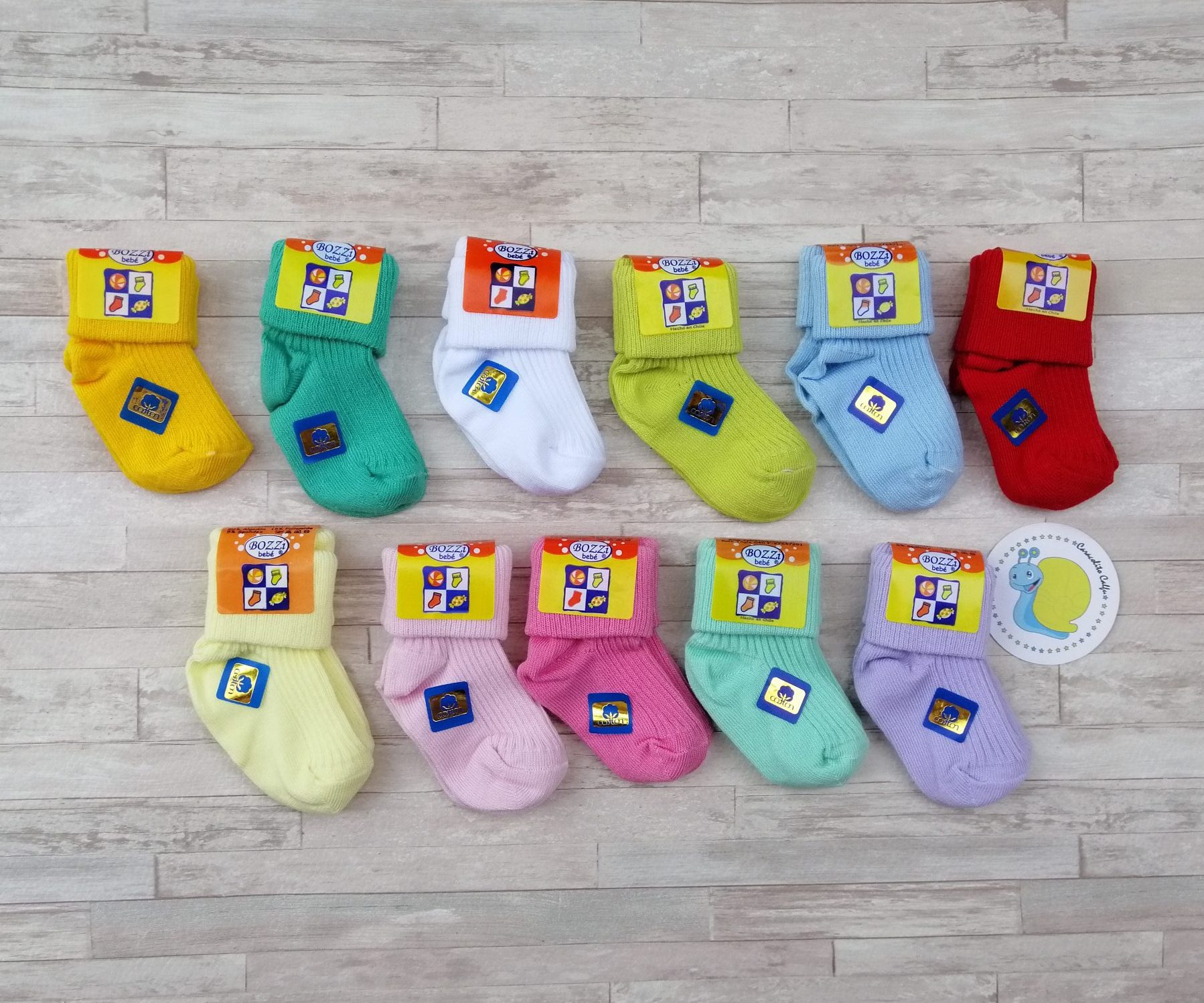 Calcetines para recién nacidos en varios colores y diseños